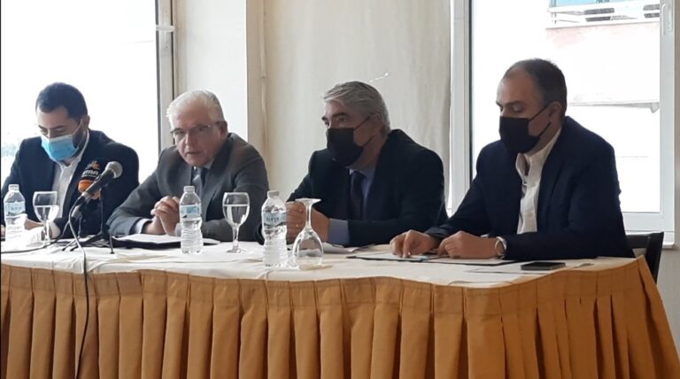 Ευρεία σύσκεψη Κεδίκογλου στη Χαλκίδα για τις αποζημιώσεις στους πυρόπληκτους