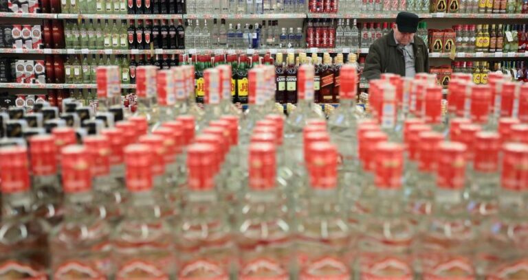 ΑΑΔΕ: Κατάσχεση 21,6 τόνων λαθραίας αιθυλικής αλκοόλης για νόθευση ποτών