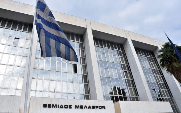 Παρέμβαση του εισαγγελέα του Αρείου Πάγου για τα μπλόκα των αγροτών
