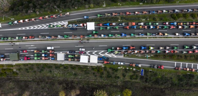 Aγροτικές κινητοποιήσεις: Κλειστές  οι σήραγγες των Τεμπών για φορτηγά