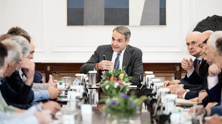 Μητσοτάκης σε αγρότες: ”Να δούμε τι περιθώρια βελτίωσης υπάρχουν”