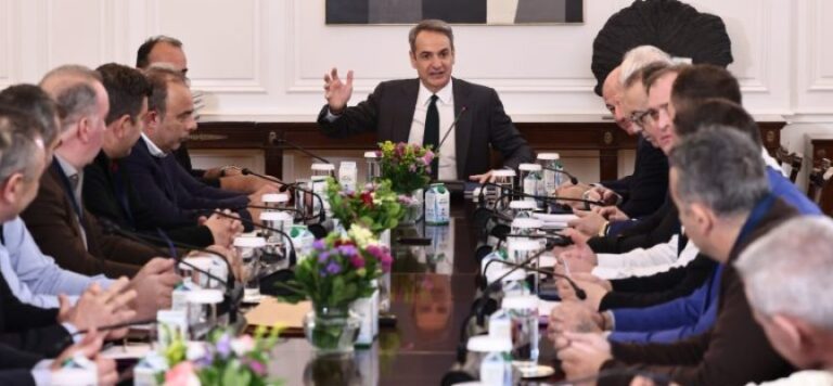 Ολοκληρώθηκε η συνάντηση του Πρωθυπουργού με εκπροσώπους των αγροτικών μπλόκων